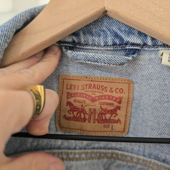 Levi's Classic Printed Medium Wash Jean Jacket Size L - Picture 4 of 6